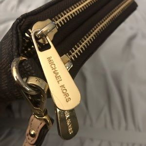 Michael Kors Bags - Signature Michael Kors Jet Set Extra Large Wallet Michael Kors Bags - Signature Michael Kors Jet Set Extra Large Wallet